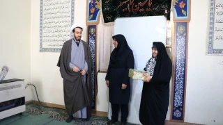مراسم اهدای جوایز امور فرهنگی به دانشجویان  شرکت کننده در  نماز جماعت دانشکده فنی وحرفه ای دختران الزهرا شیراز