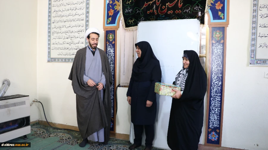 مراسم اهدای جوایز امور فرهنگی به دانشجویان  شرکت کننده در  نماز جماعت دانشکده فنی وحرفه ای دختران الزهرا شیراز 2