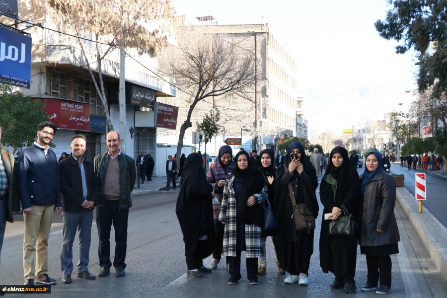 حضور رئیس و کارکنان و اساتید و دانشجویان دانشکده فنی و حرفه ای دختران شیراز در مراسم بدرقه تاریخی شهید حاج قاسم سلیمانی.    6
