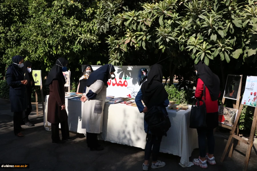 گزارش تصویری از نمایشگاه کتاب دفاع مقدس دانشکده فنی دختران الزهرا شیراز 2