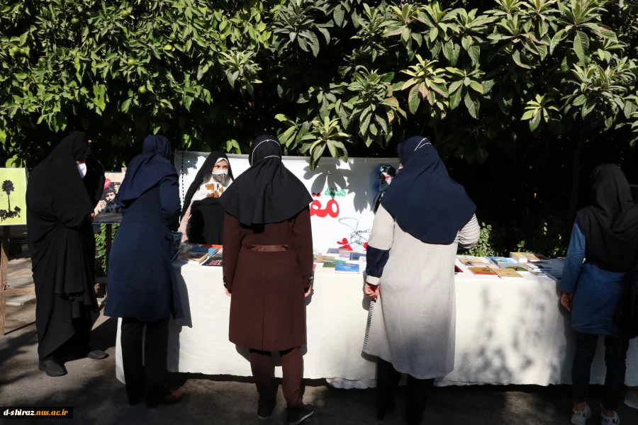 گزارش تصویری از نمایشگاه کتاب دفاع مقدس دانشکده فنی دختران الزهرا شیراز 3