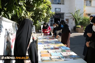 گزارش تصویری از نمایشگاه کتاب دفاع مقدس دانشکده فنی دختران الزهرا شیراز 4