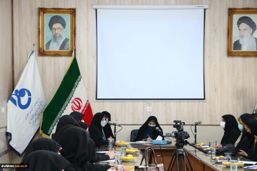 دیدارسرکار خانم دکترانسیه خزعلی معاون رئیس جمهور در امور زنان و خانواده در دانشکده فنی و حرفه ای دختران شیرازبا بانوان فرهیخته و نخبگان استان فارس 3